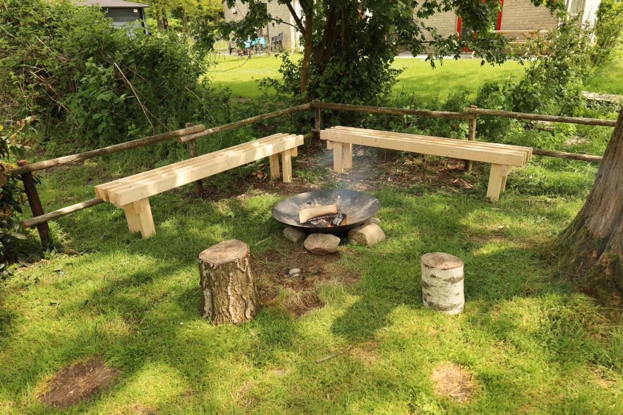 7 Person House With Swing, Firepit, Hammock, Garden, Swimming Lake, Child Friendly, In- And Outside Playground, And Great Coffee Ewijk Exterior foto